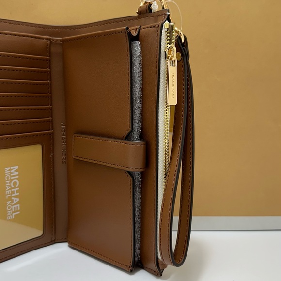 Michael Kors Wallet - Picture 2 of 7